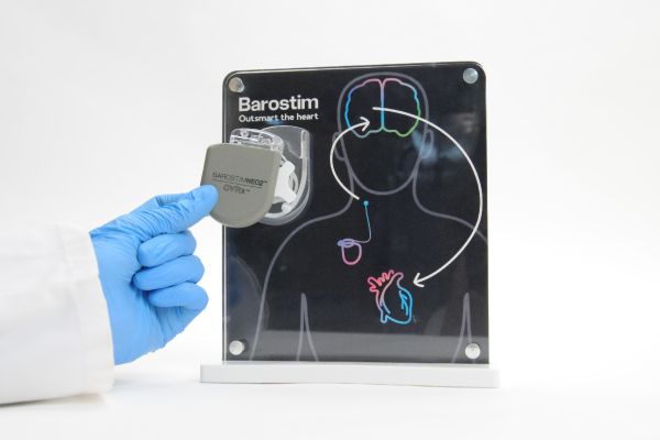 tiny spherical devices used in medical procedures to block or reduce blood flow to specific areas of the body